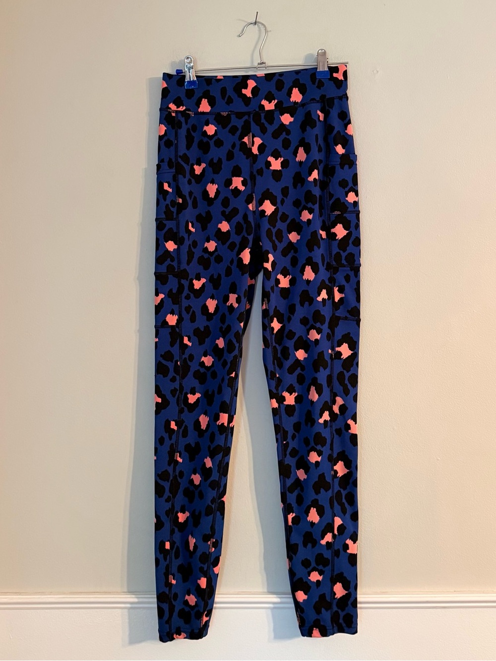POP Fit Women’s Leopard Print Leggings Size M with Pink Spots